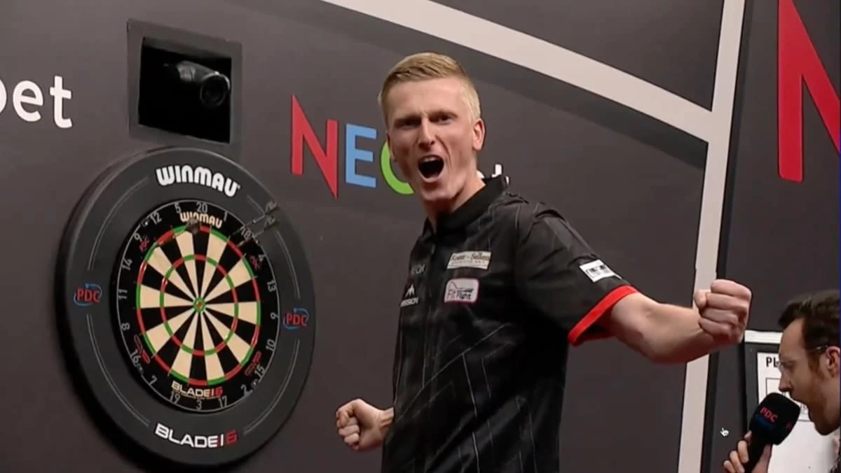 Enorme stunt Wessel Nijman kegelt Luke Littler uit Euro Tour in Kiel