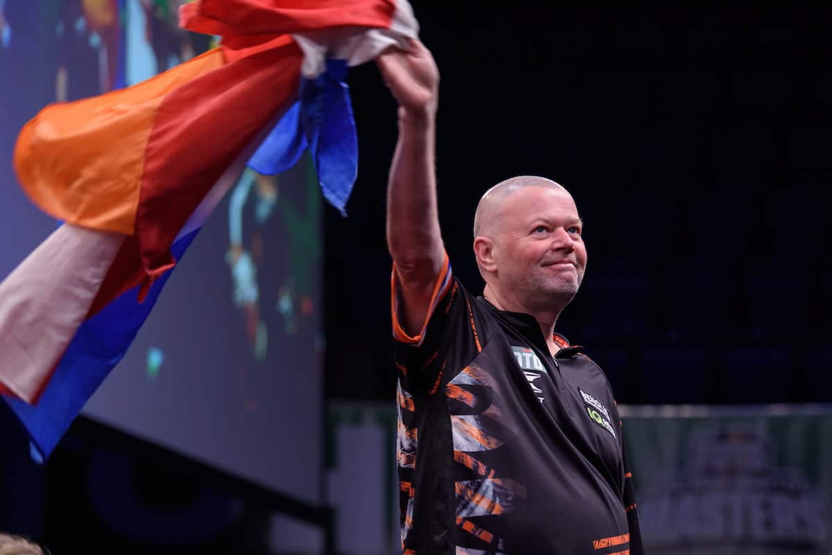 Speelschema Dutch Darts Masters op zaterdag: Van Gerwen tegen Barney en herhaling WK-finale