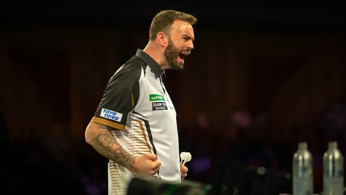 Ongekend: Ross Smith wint PDC-titel via twee 9-darters en 24 (!) gewonnen legs op rij