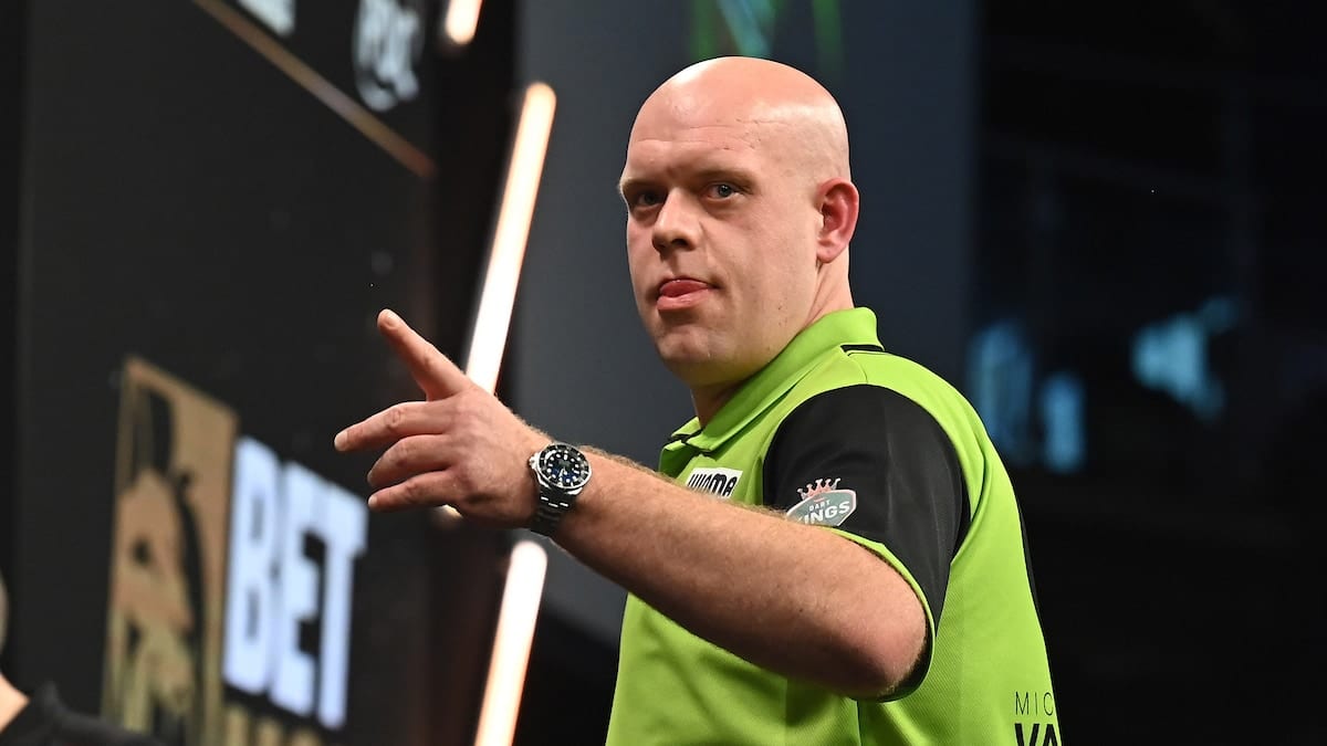 Michael van Gerwen duikt weer vol in darts: “Hij is flink aan het trainen”