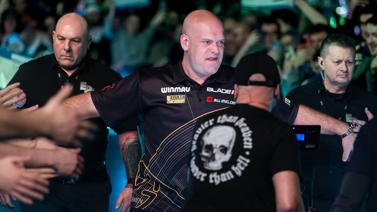 Michael van Gerwen maakt onverwachte comeback op dartspodium: “fenomenale sfeer”